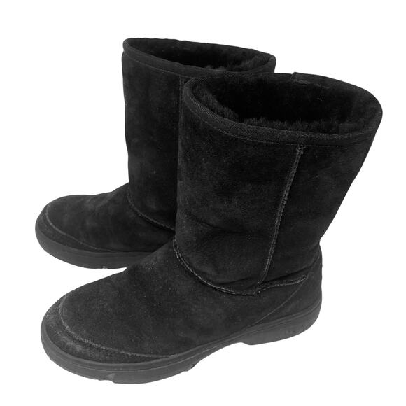 UGG Australia Ultimate Short Boot Women’s Size 7 Black Leather Sheepskin Lining - Picture 3 of 15
